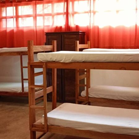 Funky Monkey Hostel & Yoga Rooftop Lounge , Arugambay Pottuvil Luaran gambar