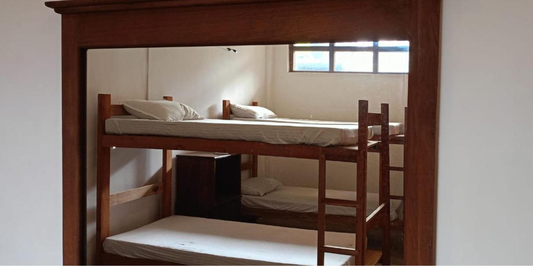 Funky Monkey Hostel & Yoga Rooftop Lounge , Arugambay Pottuvil Luaran gambar
